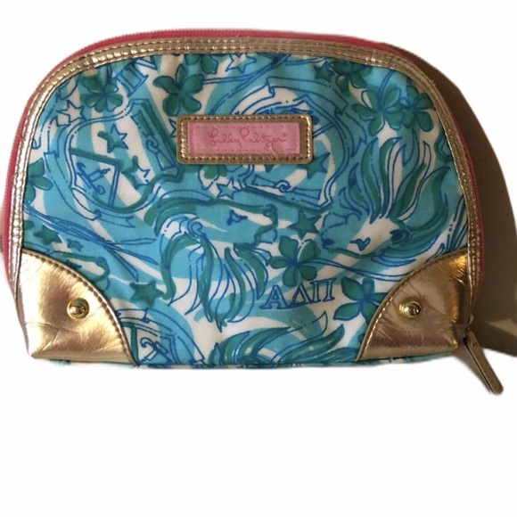 Lilly Pulitzer Handbags - Lilly Pulitzer Cosmetic Bag 💄💋❤️🛒🛍📦